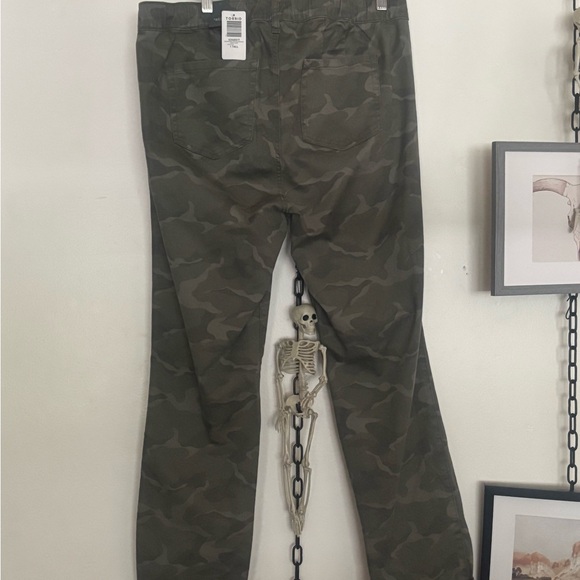 Torrid Weekend Boyfriend Stretch Twill Mid Rise Pant - Camo Cadet - Picture 9 of 12
